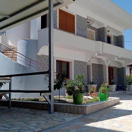 Villa Besnik, Rooms For Rent Vlore Luaran gambar