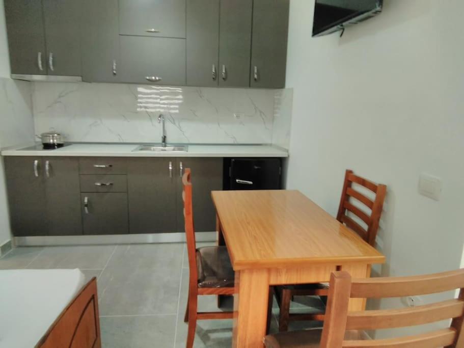 Villa Besnik, Rooms For Rent Vlore Luaran gambar