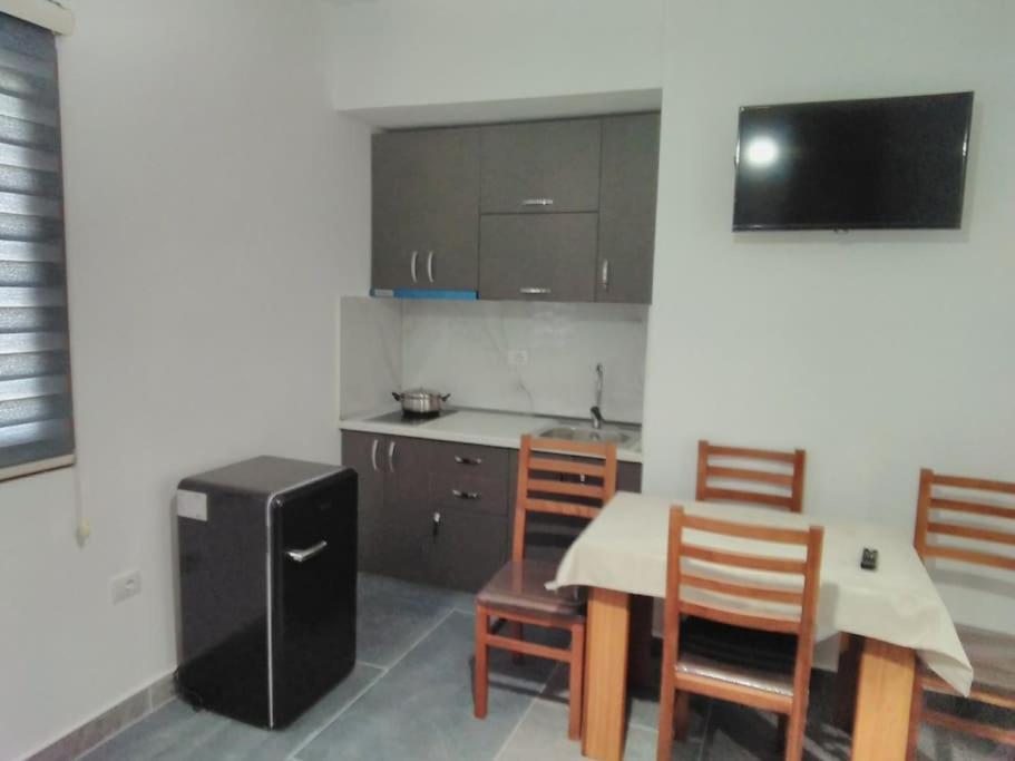 Villa Besnik, Rooms For Rent Vlore Luaran gambar