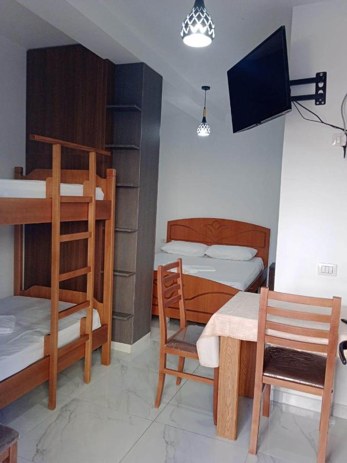 Villa Besnik, Rooms For Rent Vlore Luaran gambar