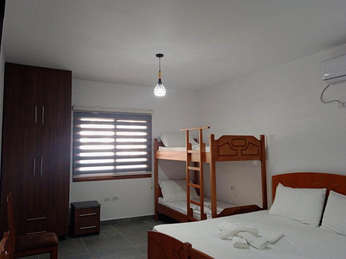 Villa Besnik, Rooms For Rent Vlore Luaran gambar