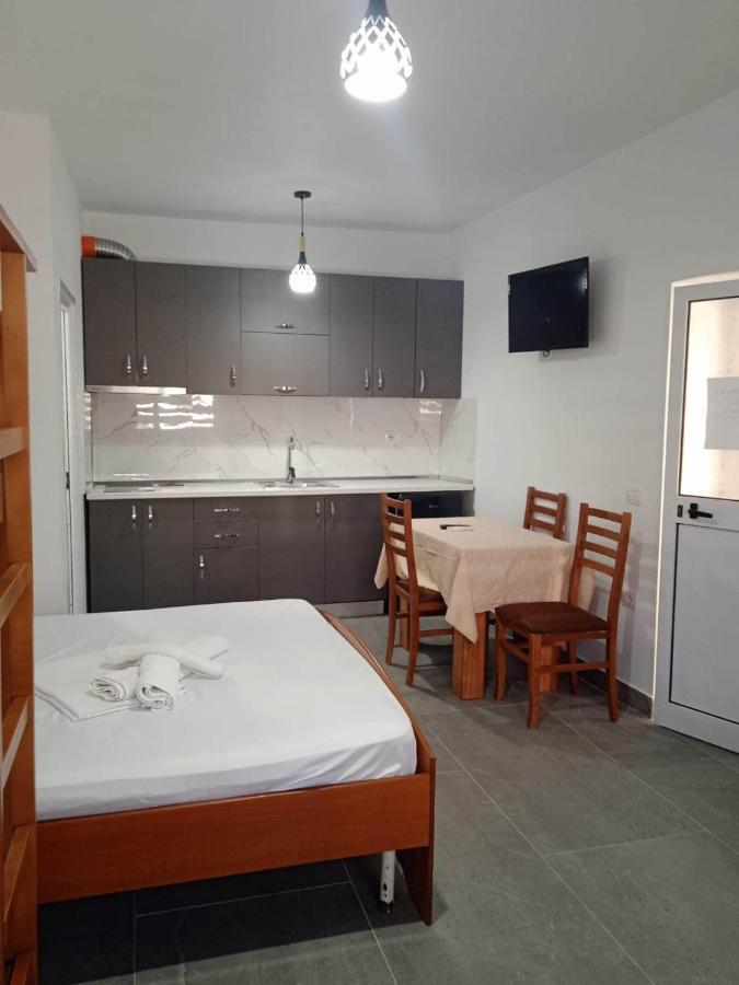 Villa Besnik, Rooms For Rent Vlore Luaran gambar